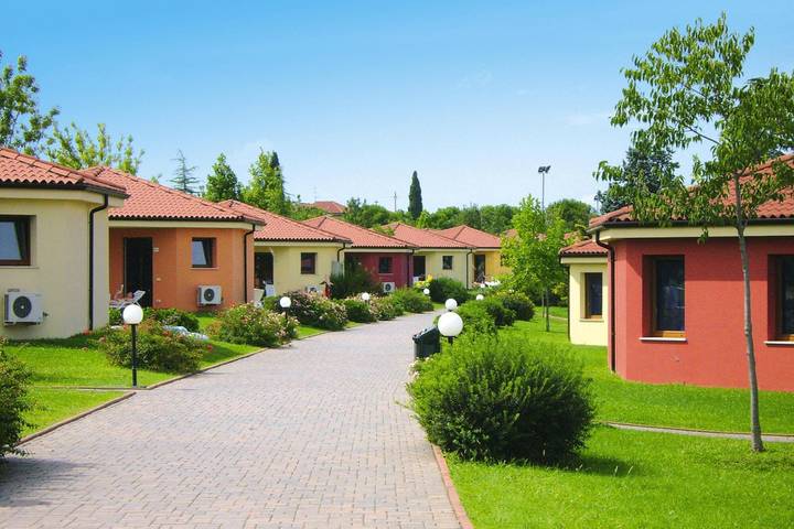 Resort per 7 persone, con Balcone/Terrazza e Terrazza nonché Piscina per bambini e Piscina a Peschiera del Garda
