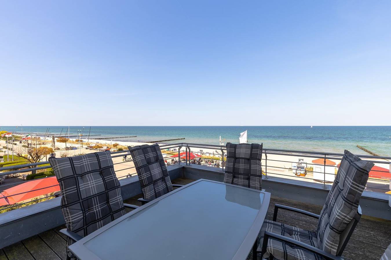 Ganze Wohnung, Ferienwohnung direkt an der Ostsee mit großem Balkon und einmaligem Meerblick! in Ostseebad Kühlungsborn, Kühlungsborn