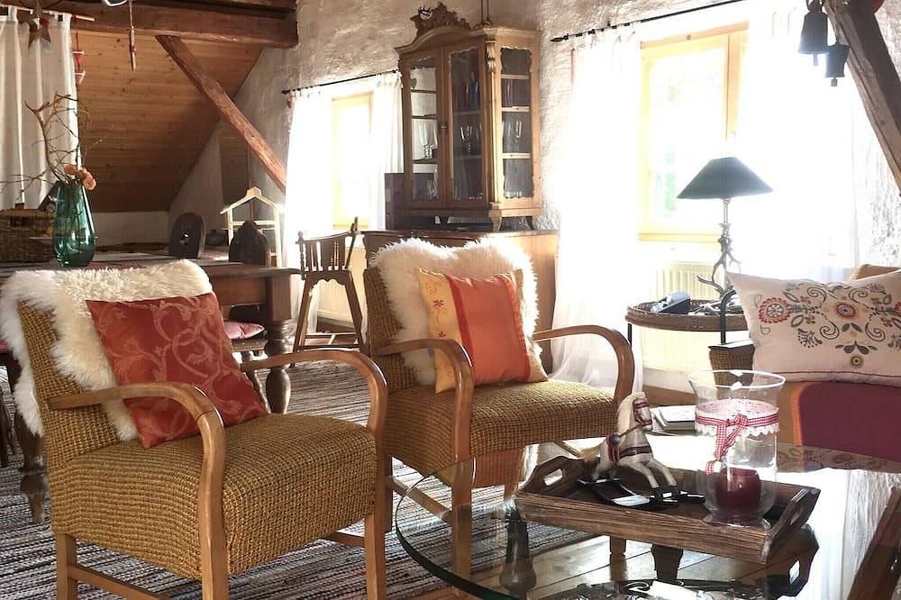 Urige Fewo im Bauernhaus Allgäu, Kaminofen, Wlan, Sat-Tv in Unterthingau, Bayerisch Schwaben