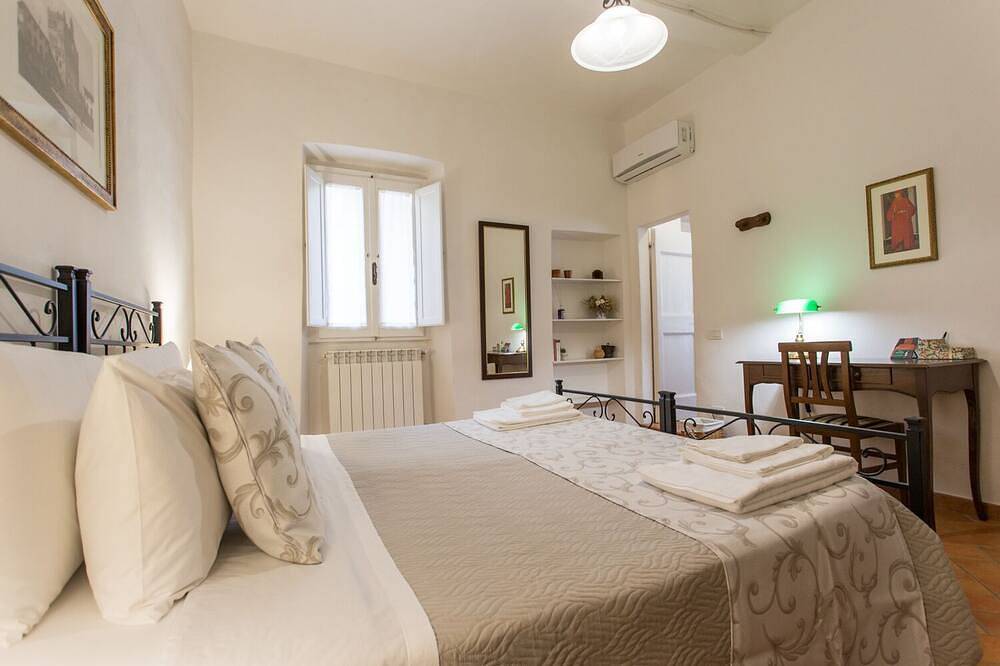 Apartamento entero, Apartamento Datini en Toscana (2 personas, 5 personas - Wifi - Terraza - Garaje) in Prato, Provincia de Prato