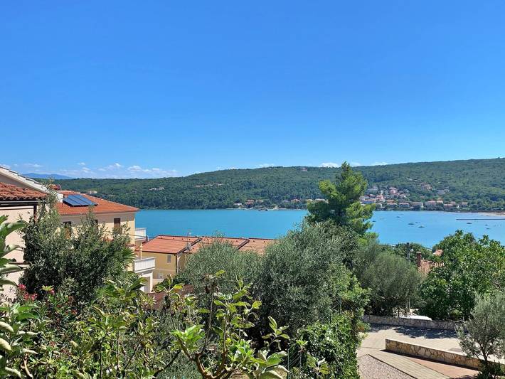 Ganze Wohnung, Apartment Santic - Meerblick, 450 m vom Meer, Balkon, Waschmaschine, Haustiere erlaubt in Čižići, Krk