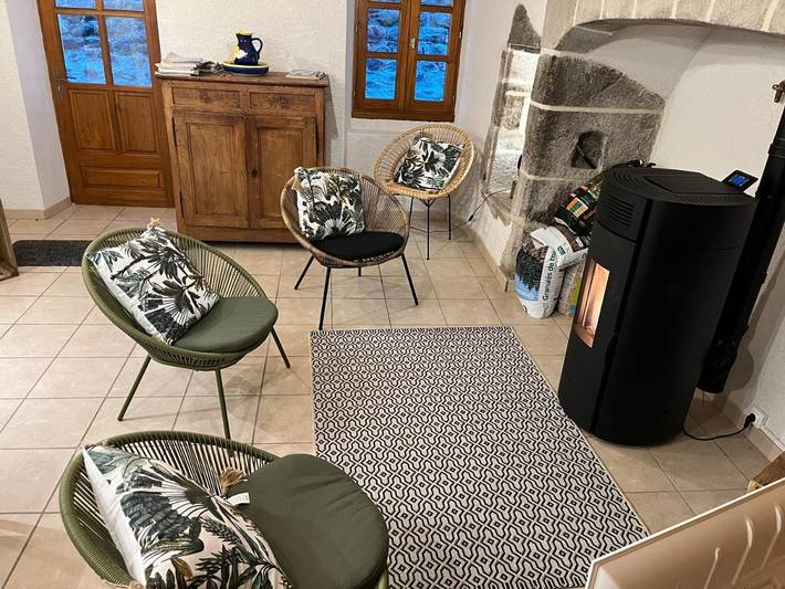 Location de vacances pour 6 personnes, avec terrasse, animaux acceptés à Mandailles-Saint-Julien - 2