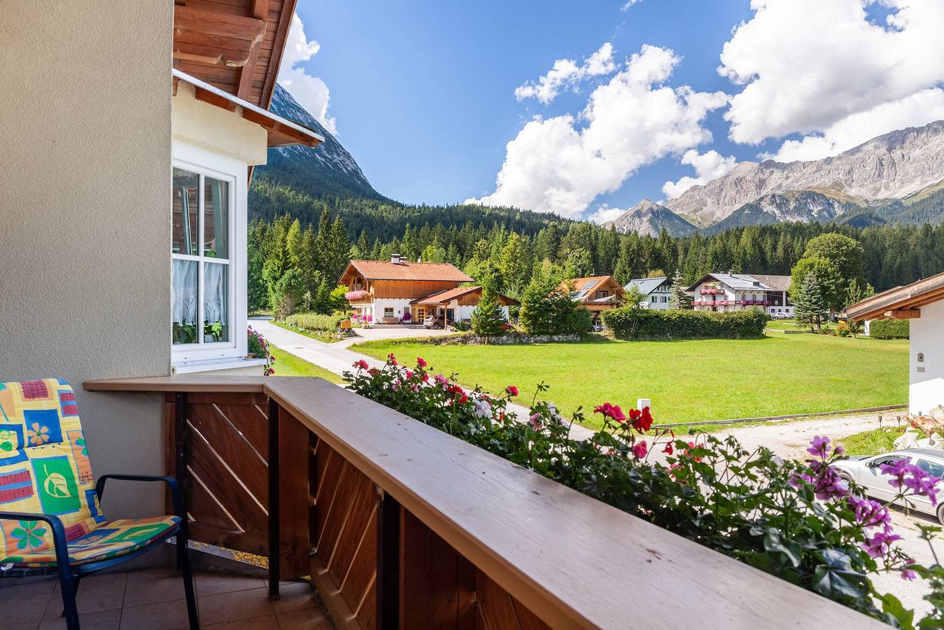 Ganze Wohnung, Ferienwohnung 'Landhaus Sonja 1' mit Bergblick, Terrasse und Wlan in Leutasch, Innsbruck Land