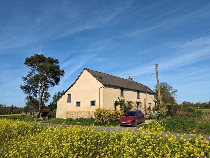 Gîte pour 2 personnes, avec vue et jardin dans Cardroc