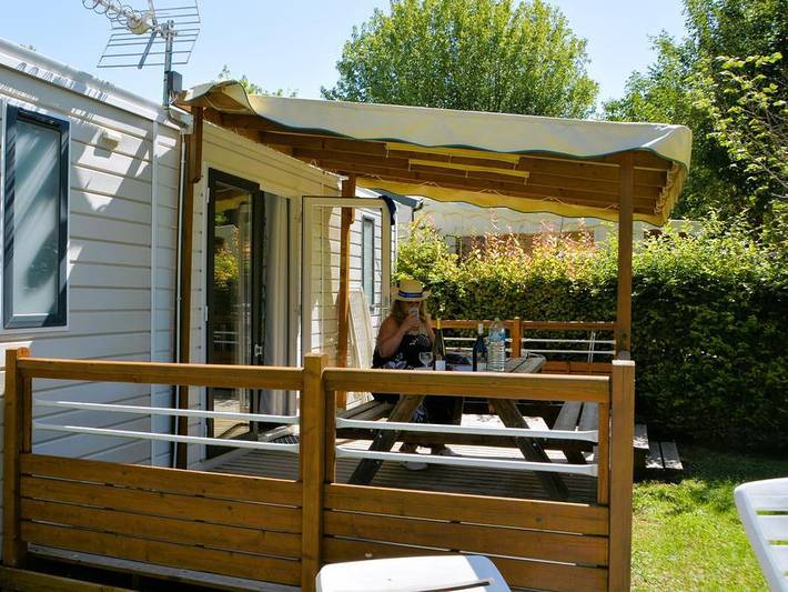 Camping Les Bords de Loue - Mobilheim 8 personen - Résidence Trio 40m² - 3 Schlafzimmer, 2 Bäder 6 pers. in Parcey, Jura