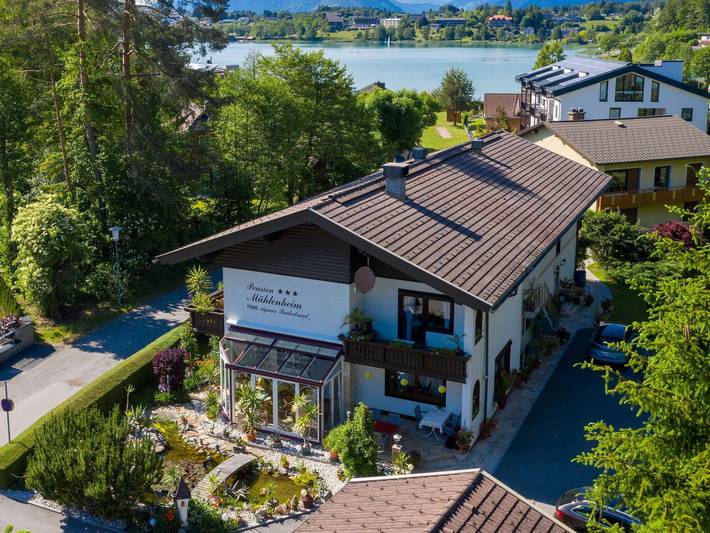 Ferienwohnung, mit Terrasse und Garten sowie Seeblick in Egg am Faaker See