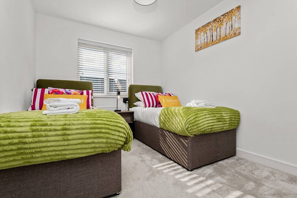 Fast Wi-Fi, parking for two and an enclosed garden near Cheltenham in Gloucestershire