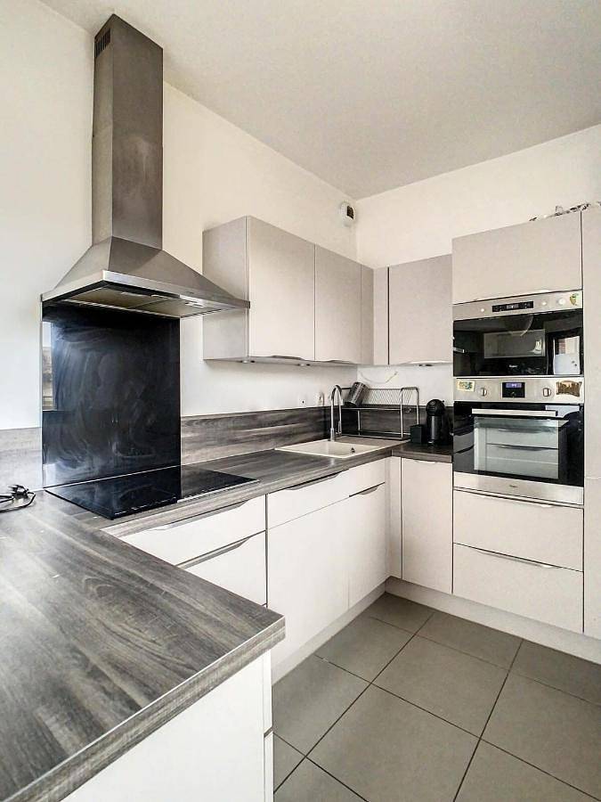 Appartement entier, Apartment with Balcony in Neuilly-sur-Marne, Seine-Saint-Denis