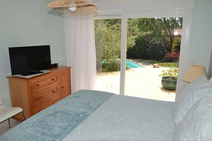 Gîte pour 3 personnes, avec terrasse et jardin à Bagnols-en-Forêt - 3