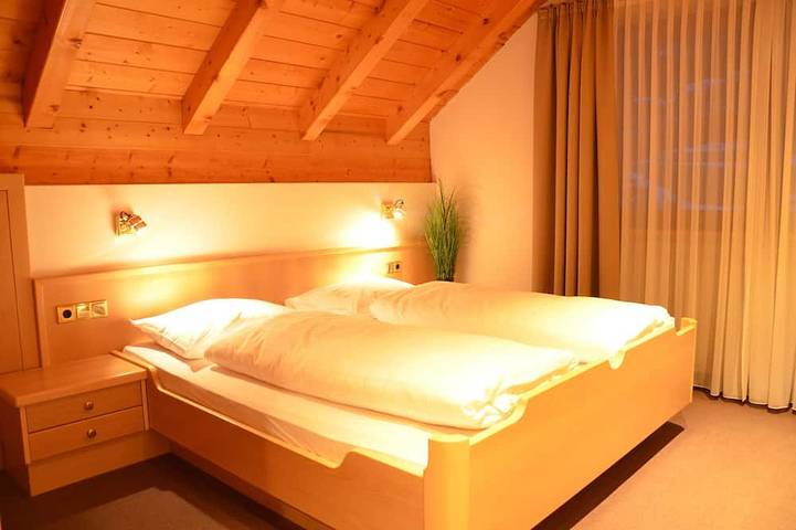 Appartamento intero, Mansarda confortevole con vista panoramica & balcone   Wi-Fi gratuito in Ortisei, Dolomiti Superski
