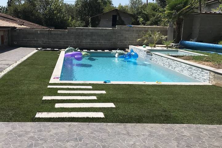 Location de vacances pour 10 personnes, avec jardin et terrasse à La Brède