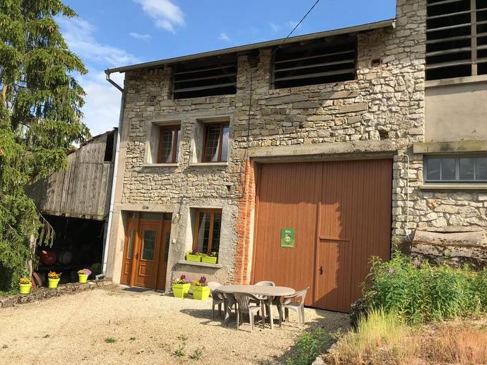 Gîte pour 5 personnes, avec jardin dans Desseling