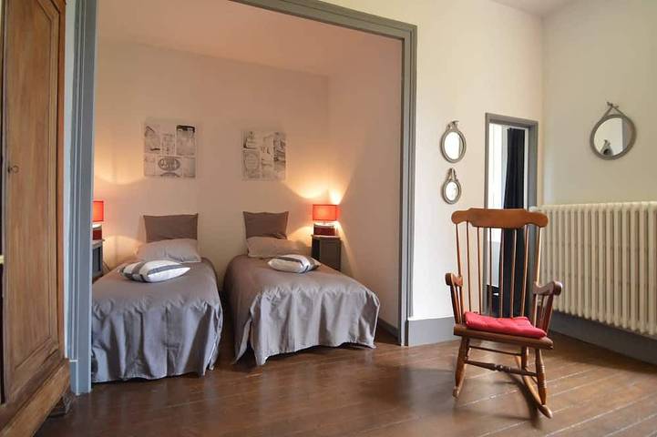 Location de vacances pour 6 personnes, avec terrasse et jardin à Champvert - 3