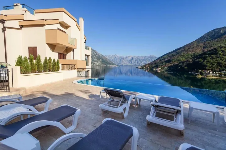 Ferienwohnung für 3 Personen, mit Terrasse und Ausblick sowie Pool, mit Haustier - 1