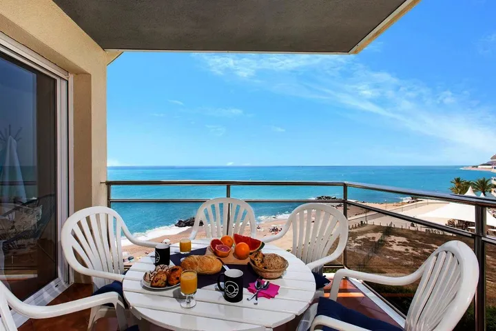 Apartamento de vacaciones para 6 personas, con vistas además de piscina y jardín - 1