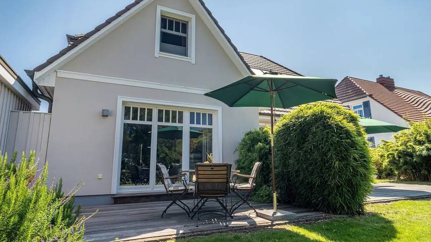 Ferienhaus für 4 Personen, mit Garten und Sauna in Wustrow