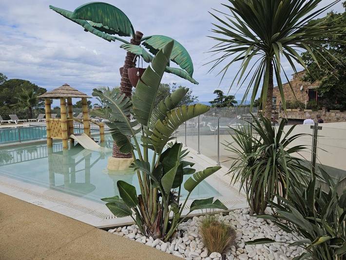 Camping pour 6 personnes, avec piscine ainsi que jardin et vue à Saint-Raphaël - 2