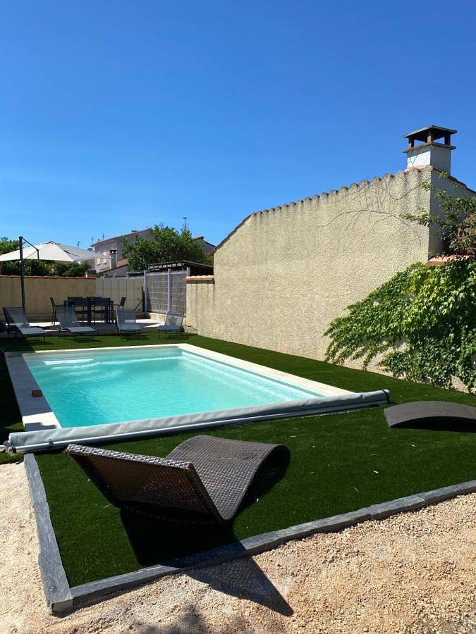 Location de vacances pour 6 personnes, avec jardin et piscine à Salses-le-Château
