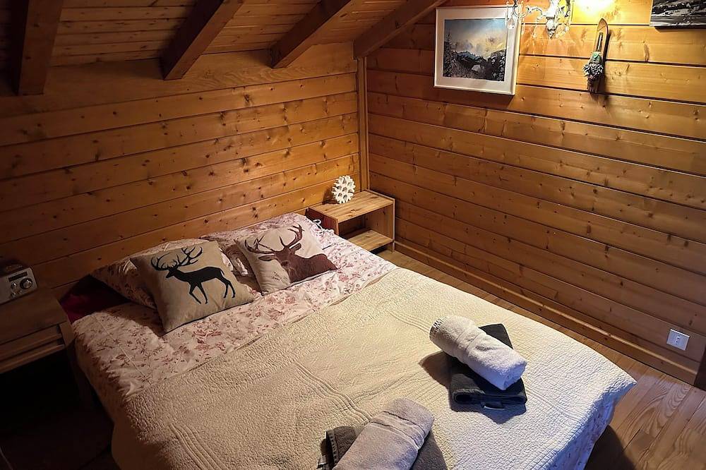 Grand chalet d'altitude, calme, proche des promenades en raquettes ou à pied in Le Biot, Région de Thonon-les-Bains