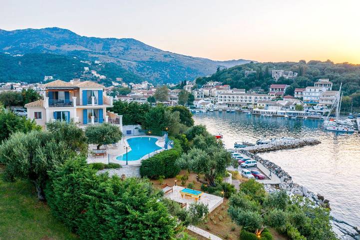 Villa voor 10 personen, with Balkon and Terras as well as Tuin and Zwembad in Kassiopi