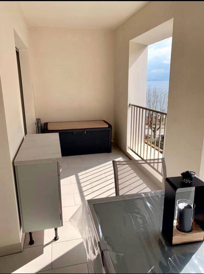 Appartement entier, Studio les pieds dans l'eau Plage du Trottel in Ajaccio, Golfe D'Ajaccio