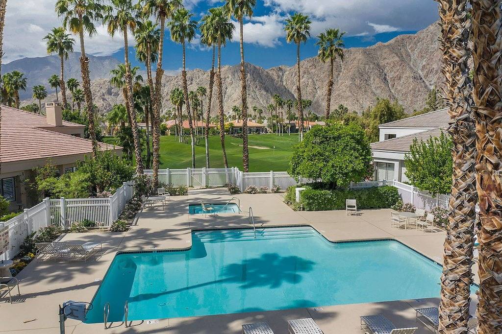 Ganze Wohnung, Pga West Ferienhaus mit herrlichem Berg- und Golfplatzblick in La Quinta (CA), Coachella Valley