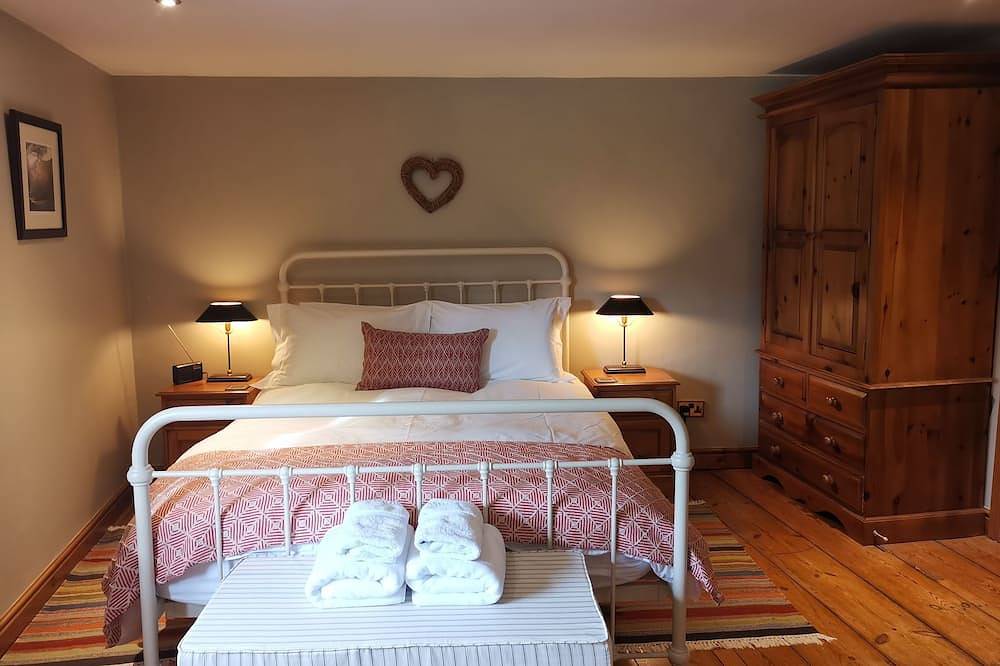 Gorgeous cosy dog friendly Nidderdale  cottage built 1780  short walk to shops in Pateley Bridge, Nidderdale AONB