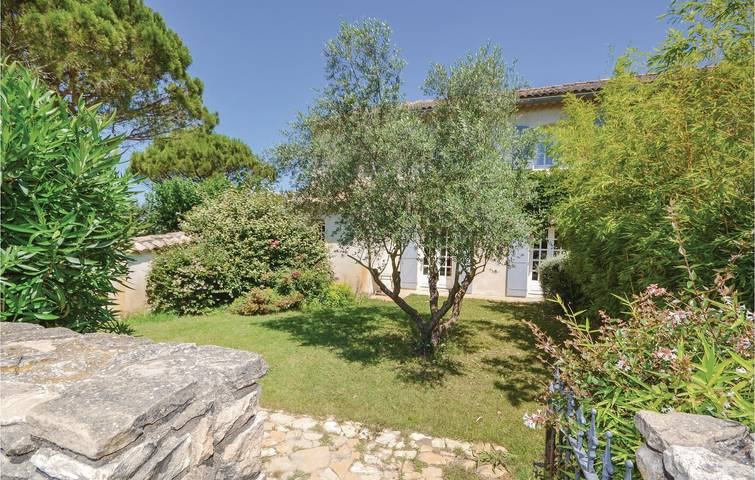 Oase am Pool bei Caderousse in Caderousse, Vaucluse