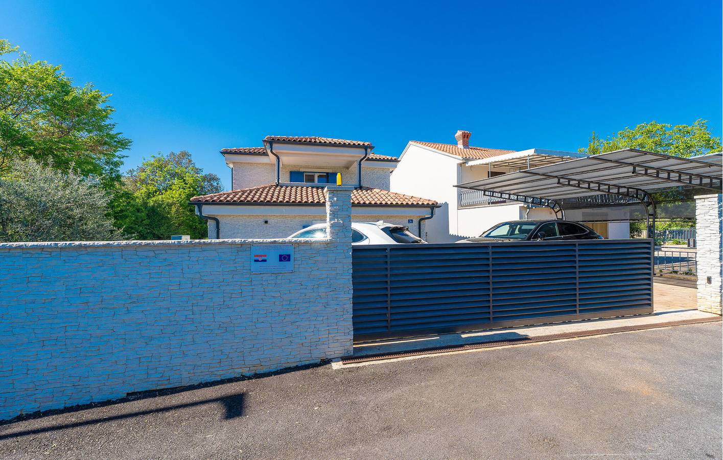 Geräumige 2-Zimmer-Wohnung mit Pool, WLAN und 2 km entferntem Strandzugang in Malinska-Dubašnica, Krk