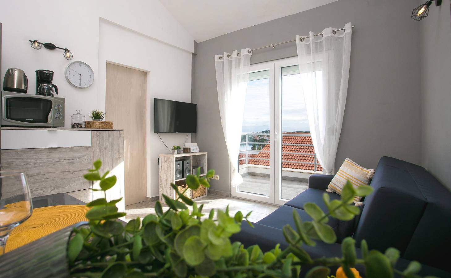 Ganze Wohnung, 2-Zimmer-Ferienwohnung mit Terrasse und Meerblick Necujam, Solta A-5178-a in Necujam, Solta