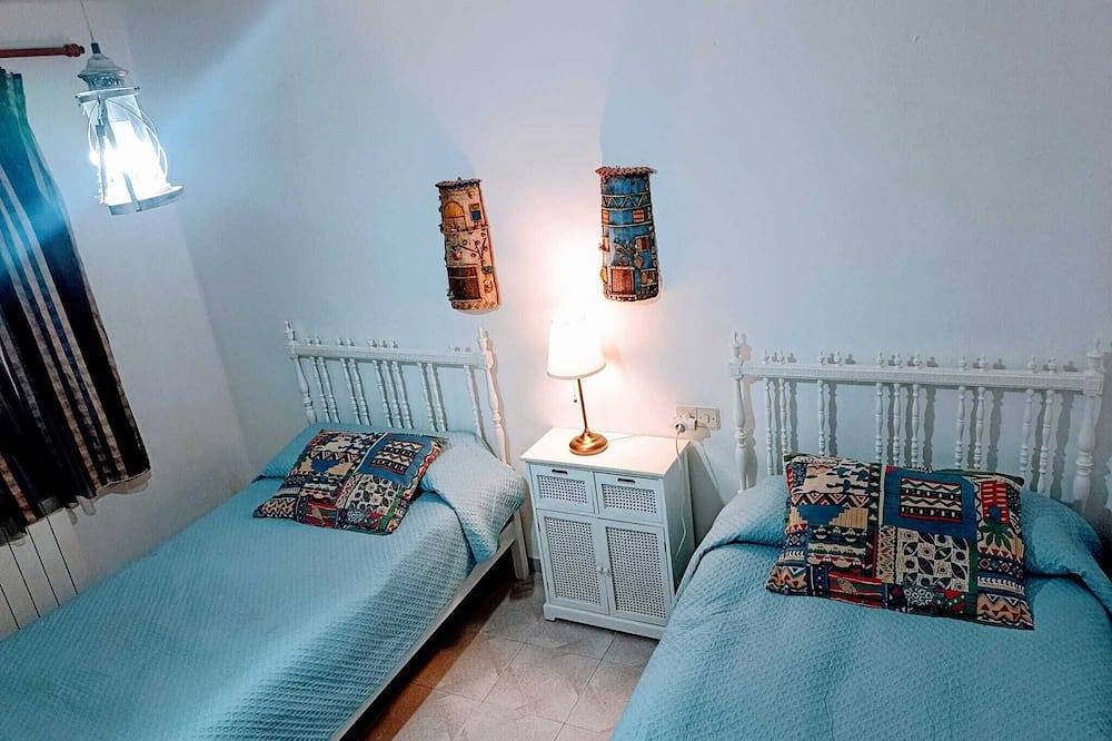 House Next To The Natural Park Of Las Bardenas. 4 km from the desert, door D. in Sádaba, Saragossa Province