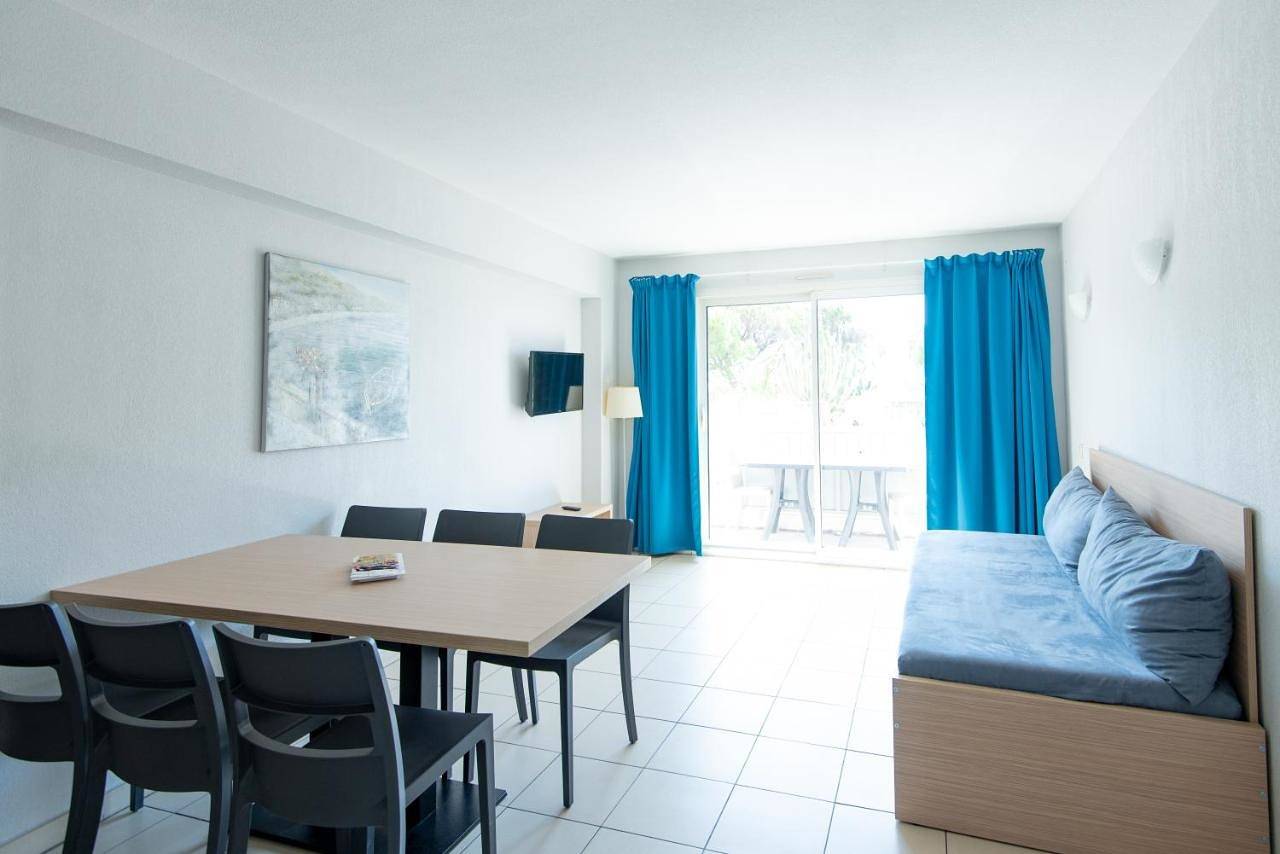 One-Bedroom Apartment (4 Adults) in Fréjus, Côte méditerranéenne (France)
