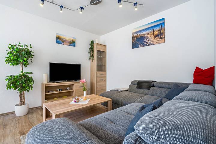 Hel lejlighed, Modern Apartment 'Haus Heselschwerdt' with Private Terrace and Wi-Fi in Neubulach, Nord Sortskoven