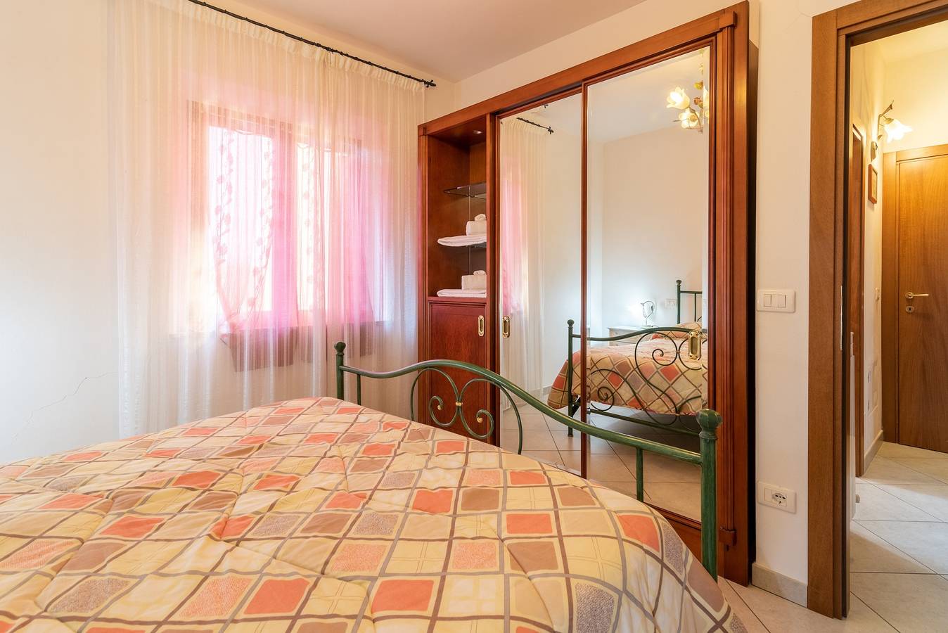 Apartment “Papà Giuseppe La Stalla” with Shared Pool and Wi-Fi in Cortona, Arezzo Province