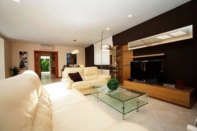 Chalet para 8 personas, con terraza además de jardín y piscina en Marina Baja - 4