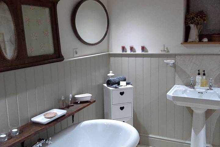 Location de vacances pour 2 personnes, avec jacuzzi ainsi que terrasse et jardin à Blanquefort-sur-Briolance - 4