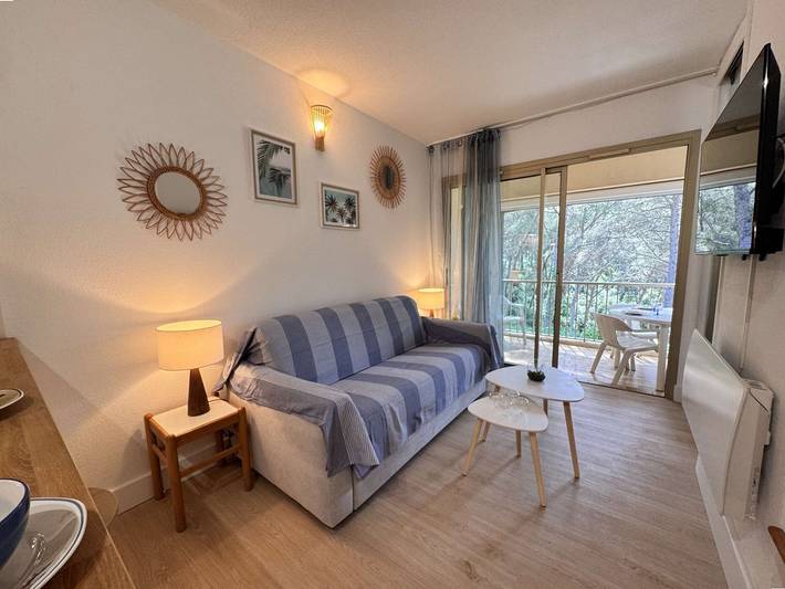 Ferienwohnung für 6 Personen, mit Balkon und Terrasse sowie Pool in Sanary-sur-Mer - 2