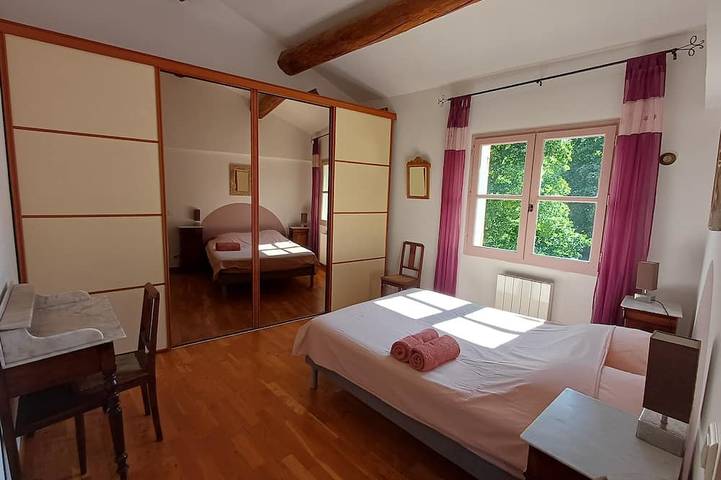 Location de vacances pour 6 personnes, avec jardin à Saint-Martin-de-Castillon - 2