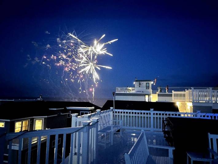 Vacation house for 17 people, with yard and hot tub, with pets in Long Beach Island