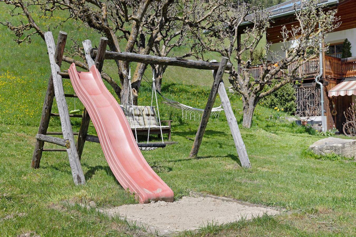Appartamento intero, Appartamento 'Primula' con giardino in comune, balcone e Wi-Fi in San Giovanni Valle Aurina, Valle Aurina