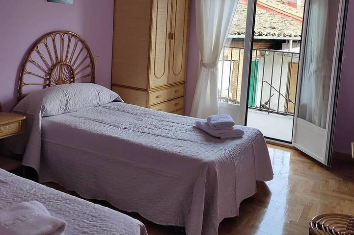 Casa Rubén Darío, located in the Sierra de Gredos (suitable for pets) in Villarejo del Valle, Valle del Tiétar
