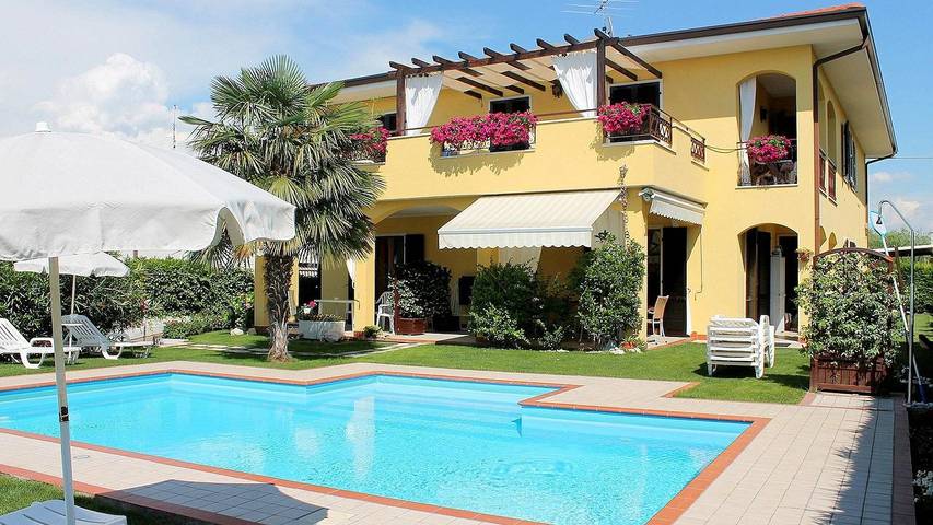 Ferienhaus für 4 Personen, mit Garten und Pool sowie Balkon - 1