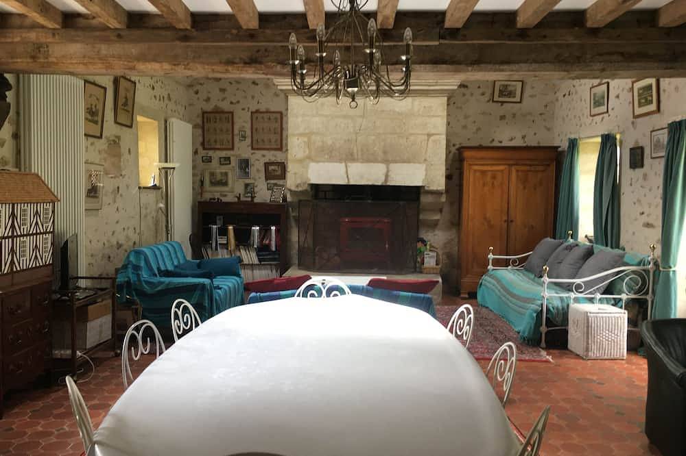 Modern comfort in a 17th century farmhouse on our Arabian horse farm in Colonard-Corubert, Parc naturel régional du Perche