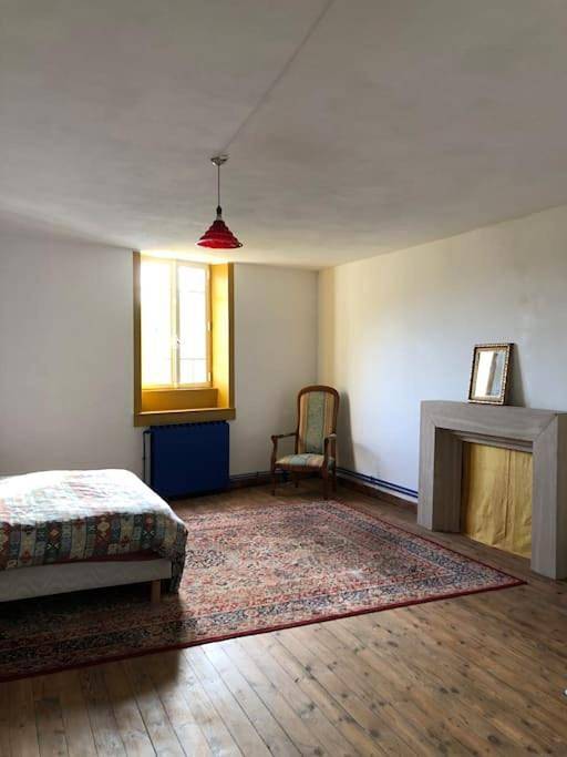 Location de vacances pour 7 personnes, avec jardin ainsi que vue et terrasse à Haybes - 2