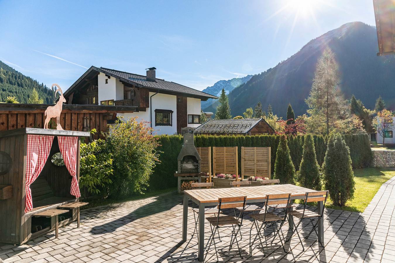Ganze Wohnung, Ferienwohnung 'Haus Berwang Bauernhaus' mit Bergblick, privater Terrasse und Wlan in Berwang, Außerfern