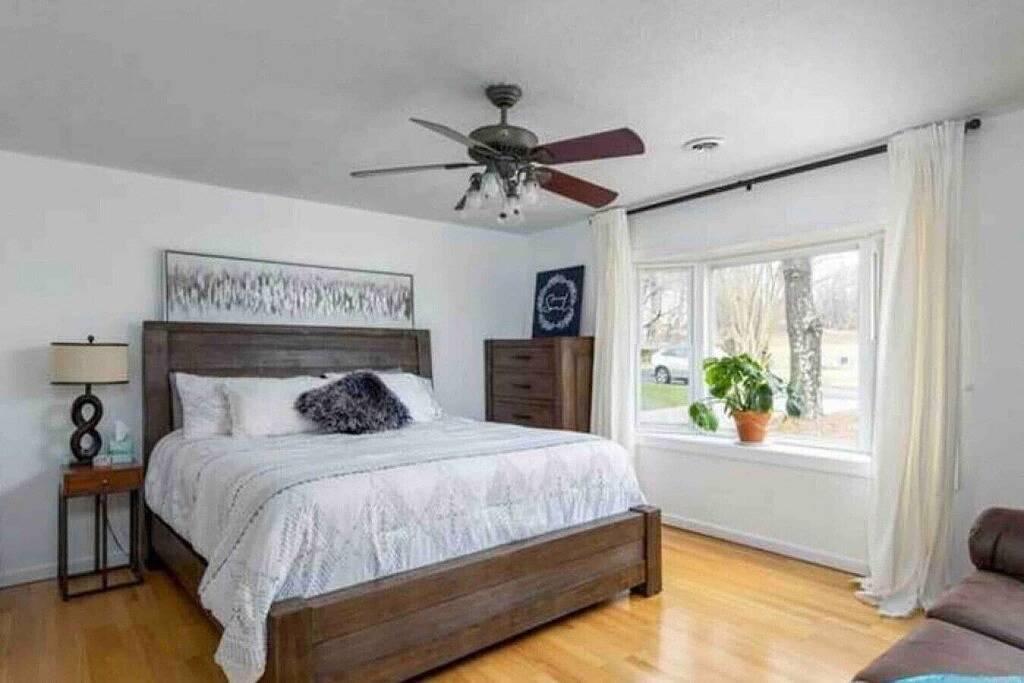 Contemporary & Cheerful Great choice for families in Greensboro, Guilford County