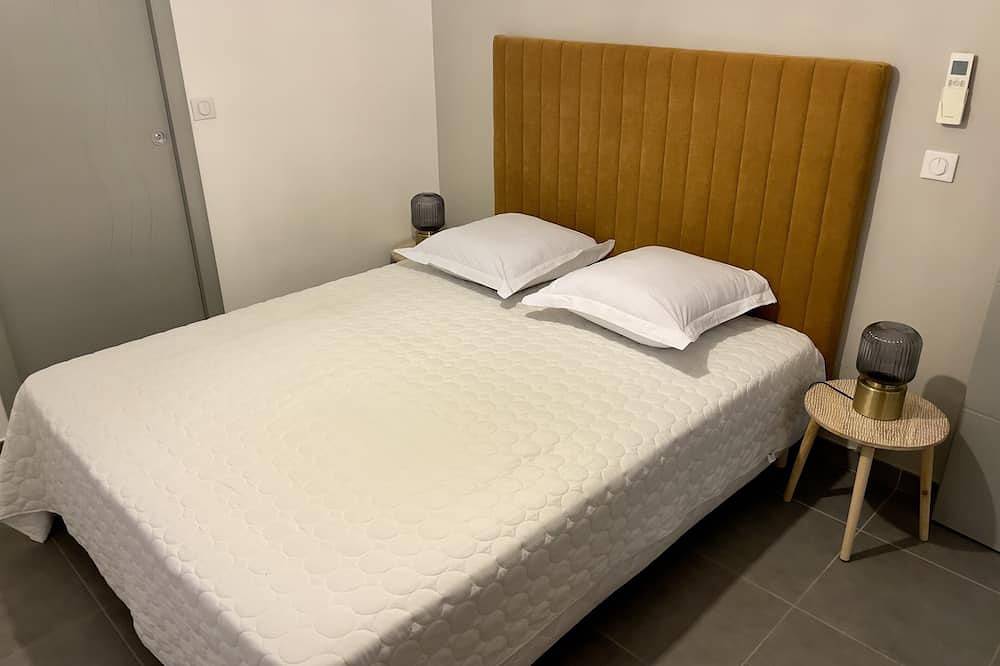 Comfortabele villa met verwarmd zwembad en spa tussen zee en bergen in Aléria, Corte en omgeving