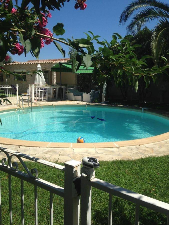 Appartement de vacances pour 3 personnes, avec jardin ainsi que piscine et jacuzzi