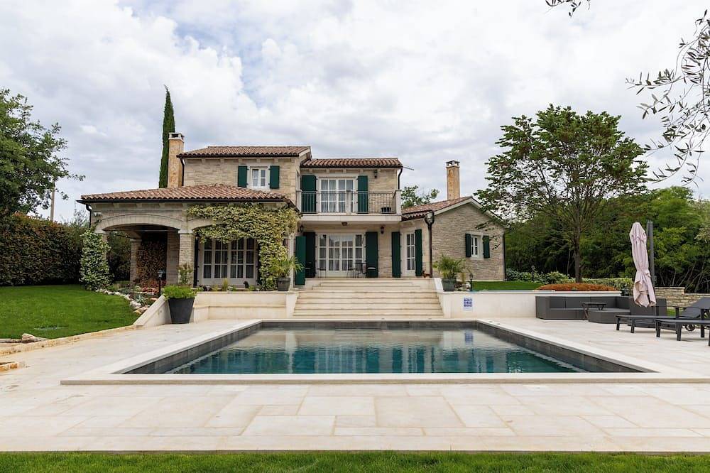 Villa Experience with swimming pool in Baderna, Zentralistrien