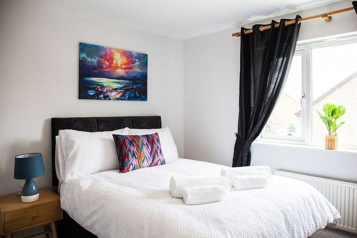 Esongrace Stays - Stylish quaint three bed home in Stoke-on-Trent, Midlands